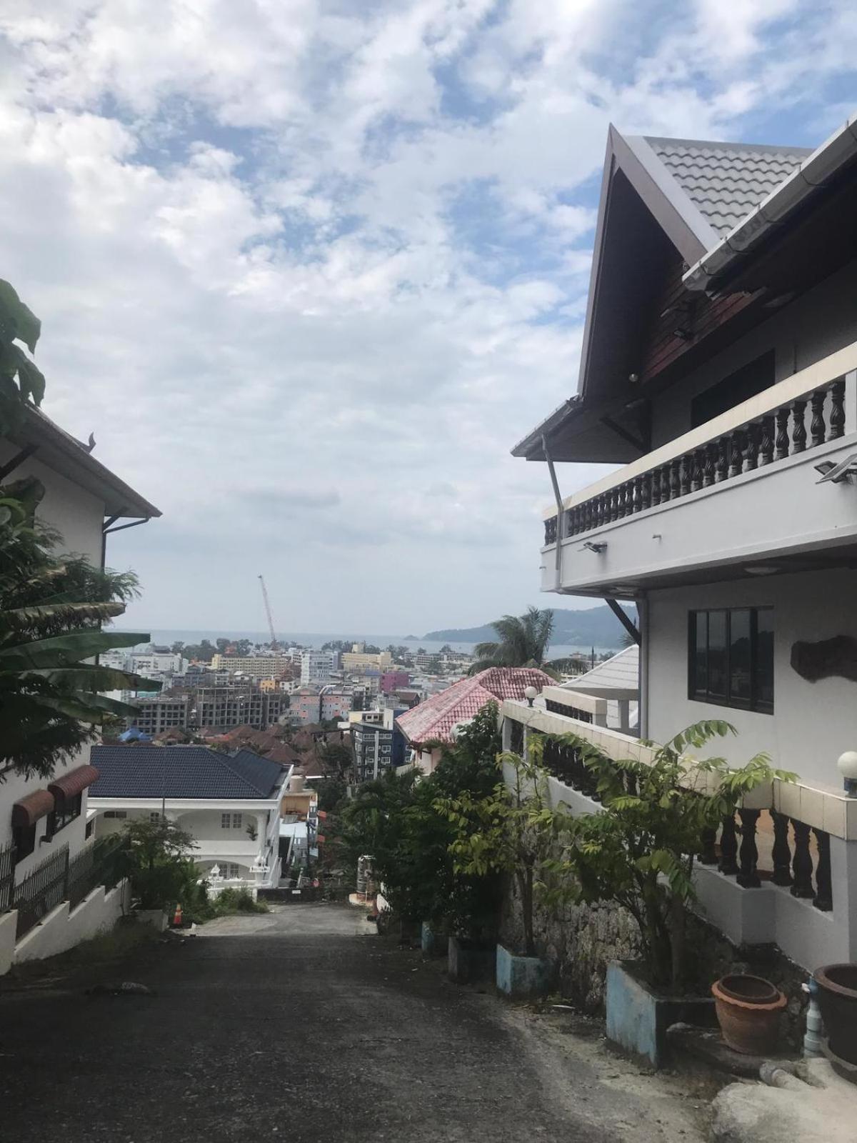 Aksarai Hotel Patong Exterior photo